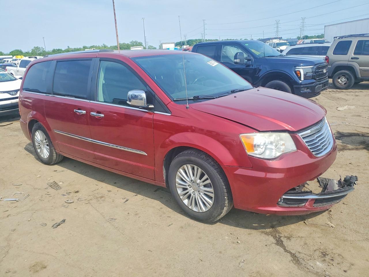 2013 Chrysler Town & Country Limited - Фото 4