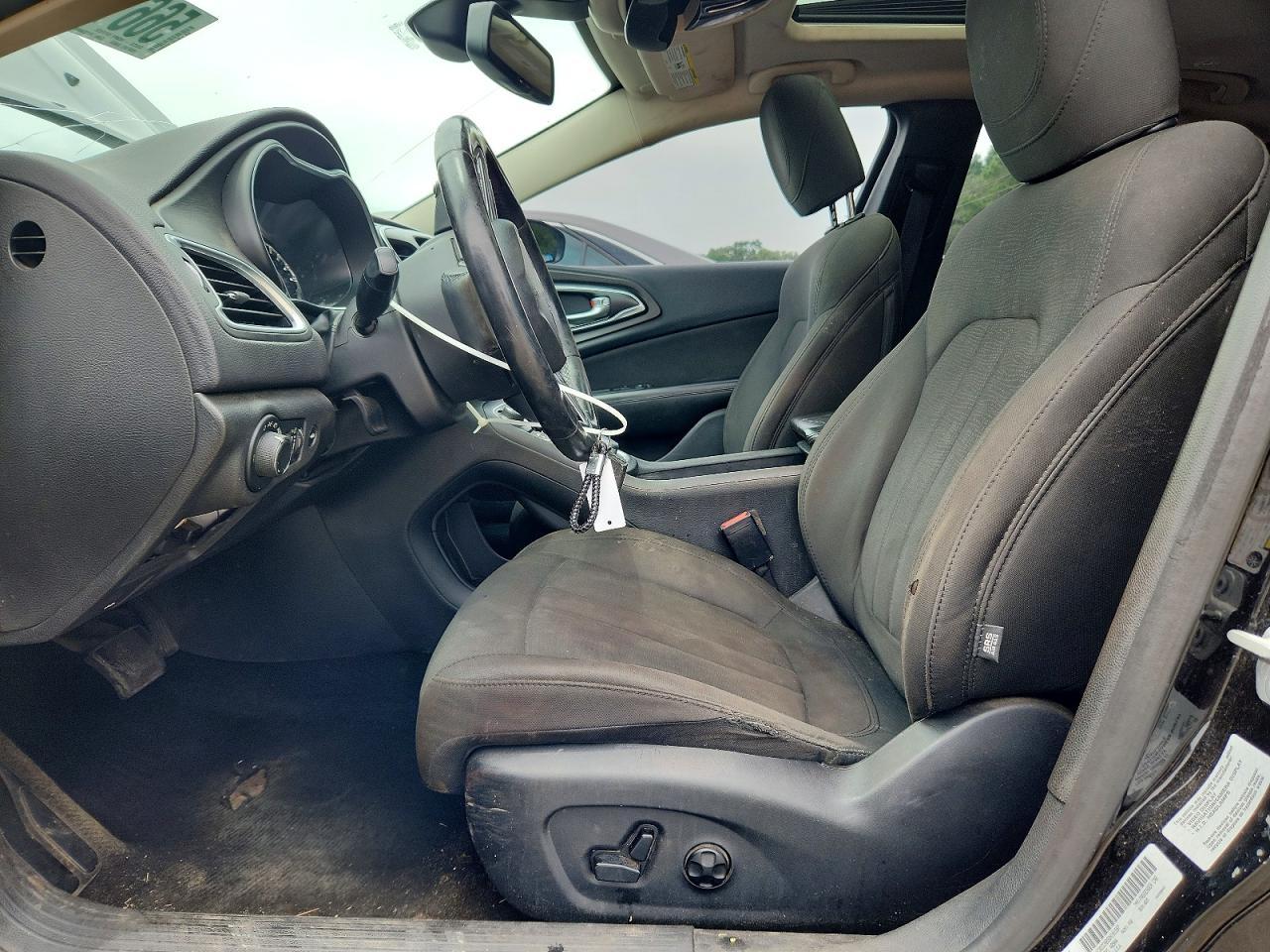 2016 Chrysler 200 Limited - Image 7