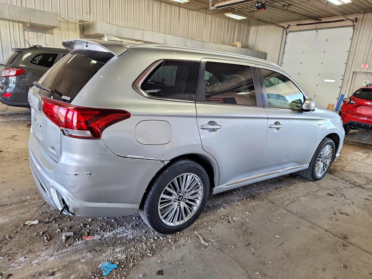 2022 Mitsubishi Outlander Sel - Фото 3