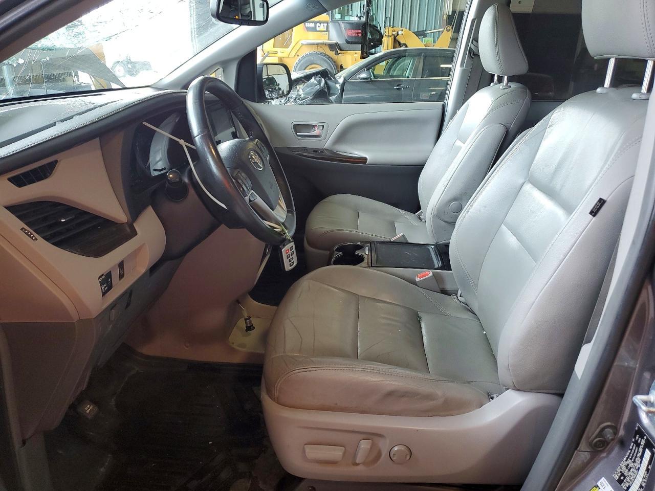 2017 Toyota Sienna Xle 8-Passenger - Фото 7