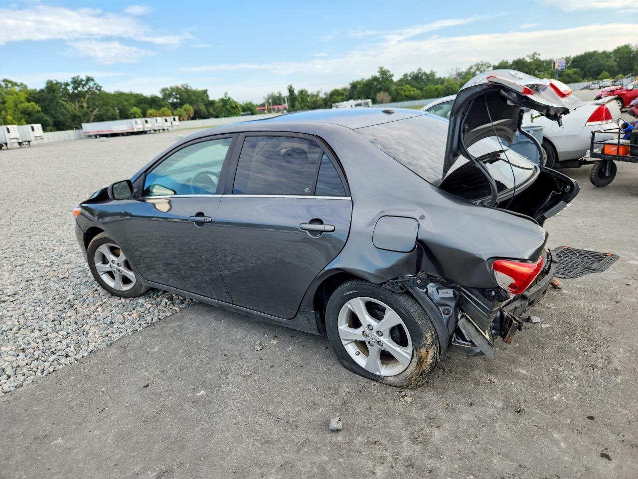 2013 Toyota Corolla Le - Фото 2