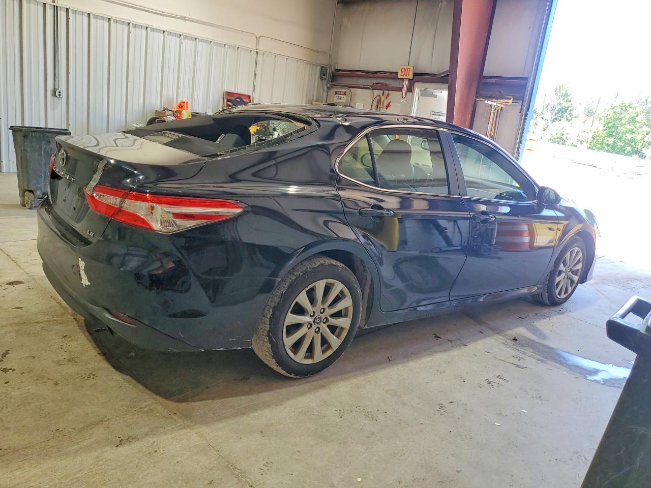 2018 Toyota Camry Le - Image 3