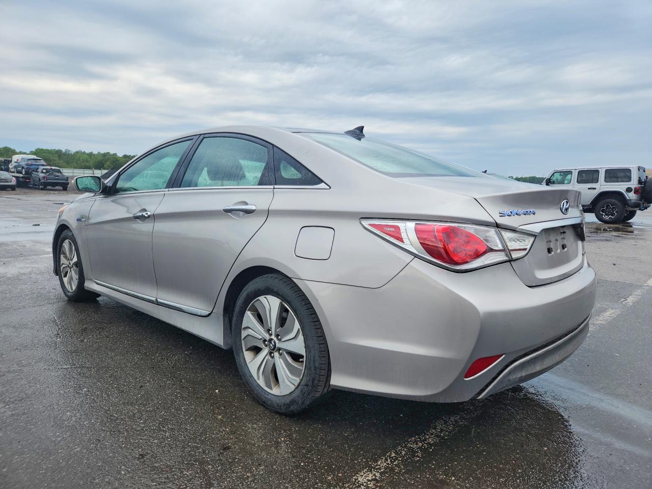 2013 Hyundai Sonata Hybrid - Image 2