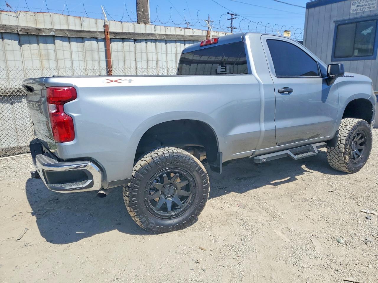 2026 Chevrolet Silverado Work Truck - Фото 3