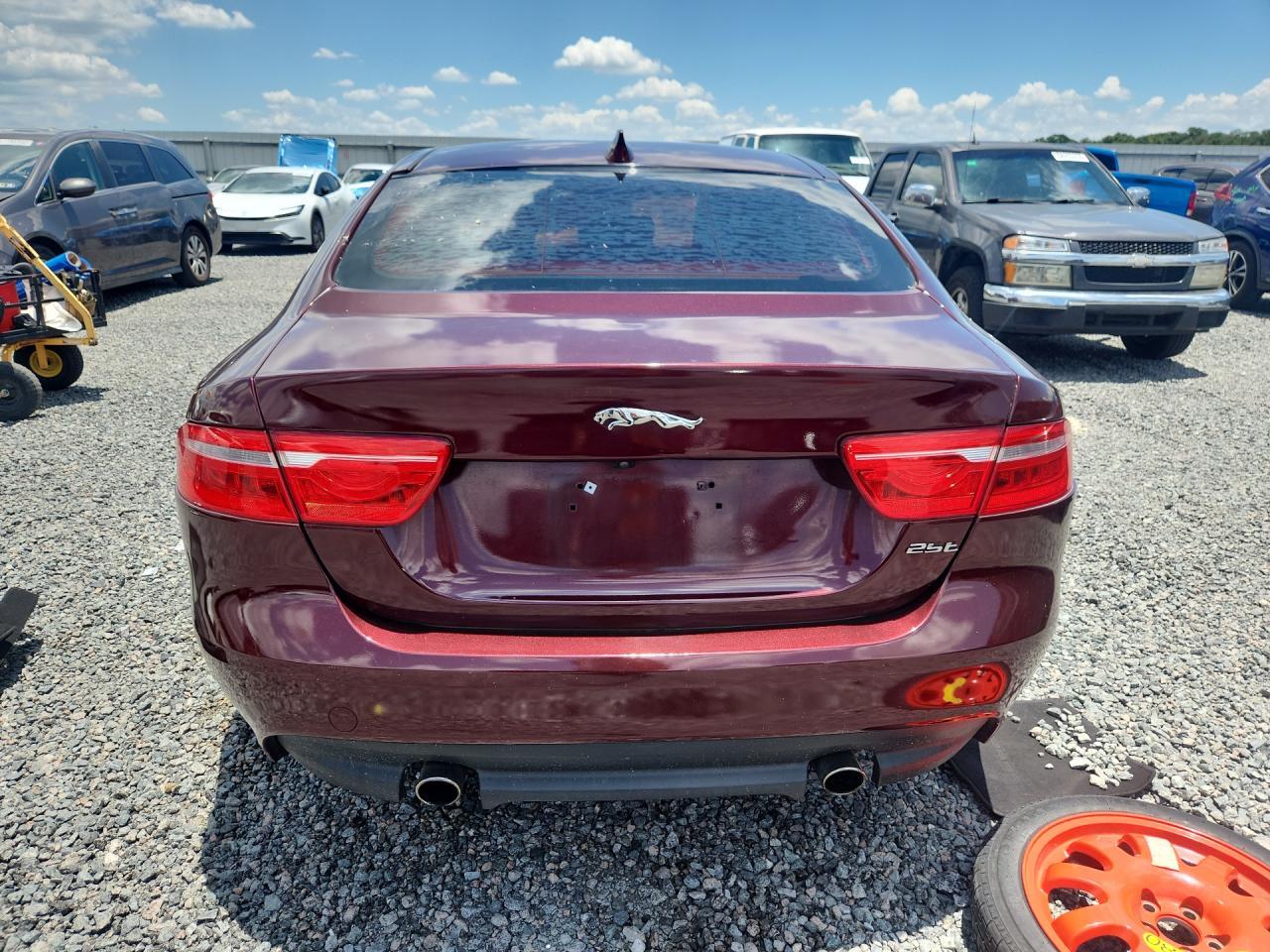 2017 Jaguar Xe - Фото 6