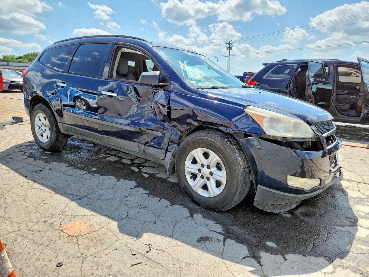 2010 Chevrolet Traverse Ls - Image 4