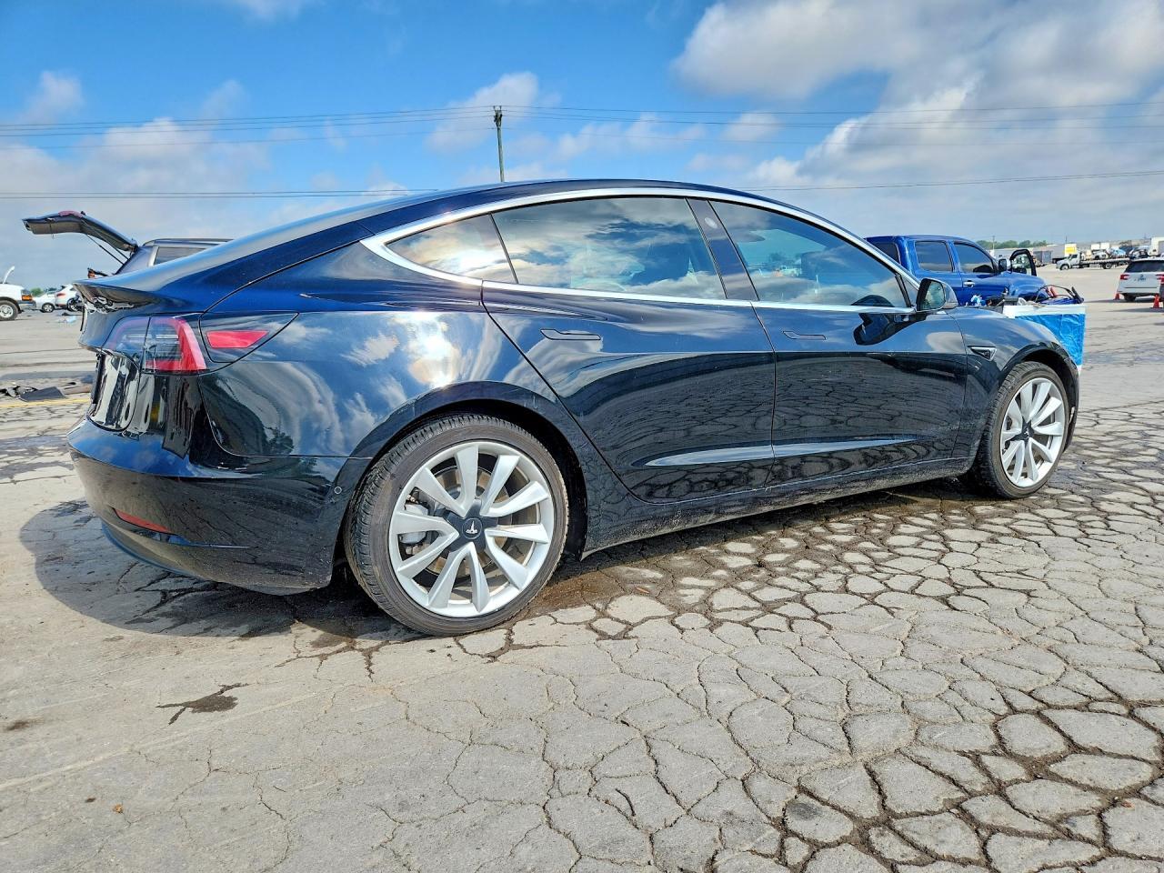 2019 Tesla Model 3 - Фото 3