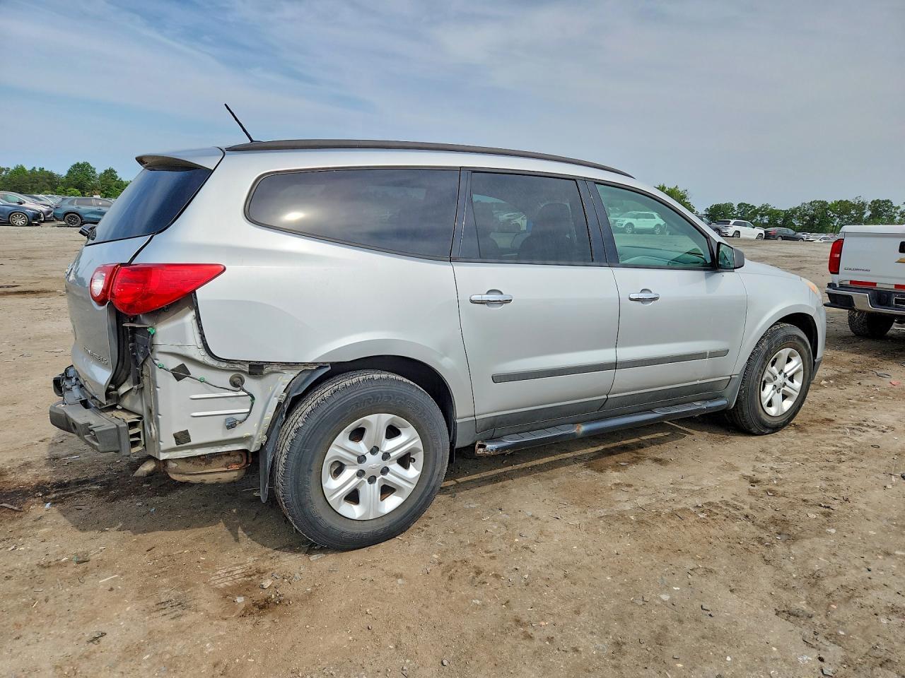 2012 Chevrolet Traverse Ls - Image 3