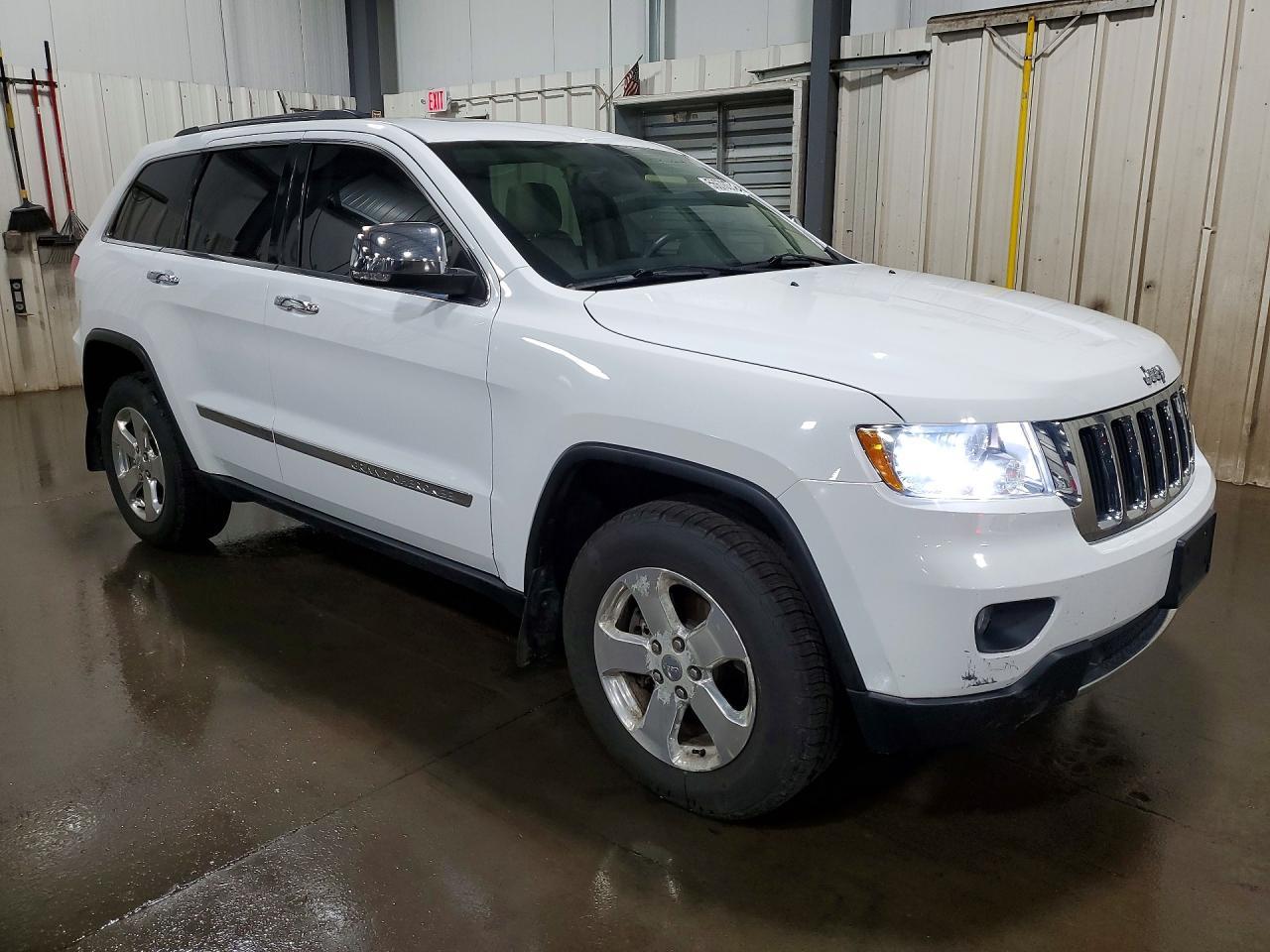 2013 Jeep Grand Cherokee Limited - Image 4
