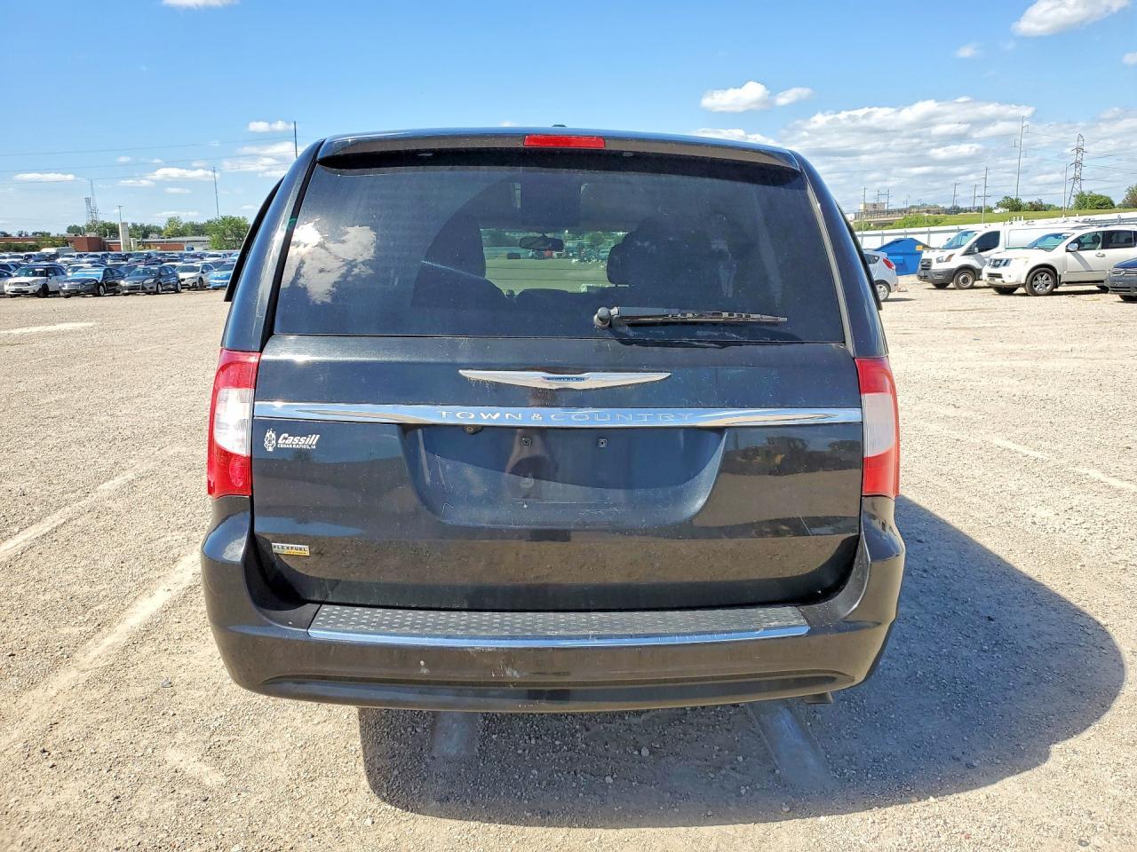 2015 Chrysler Town & Country Touring - Image 6