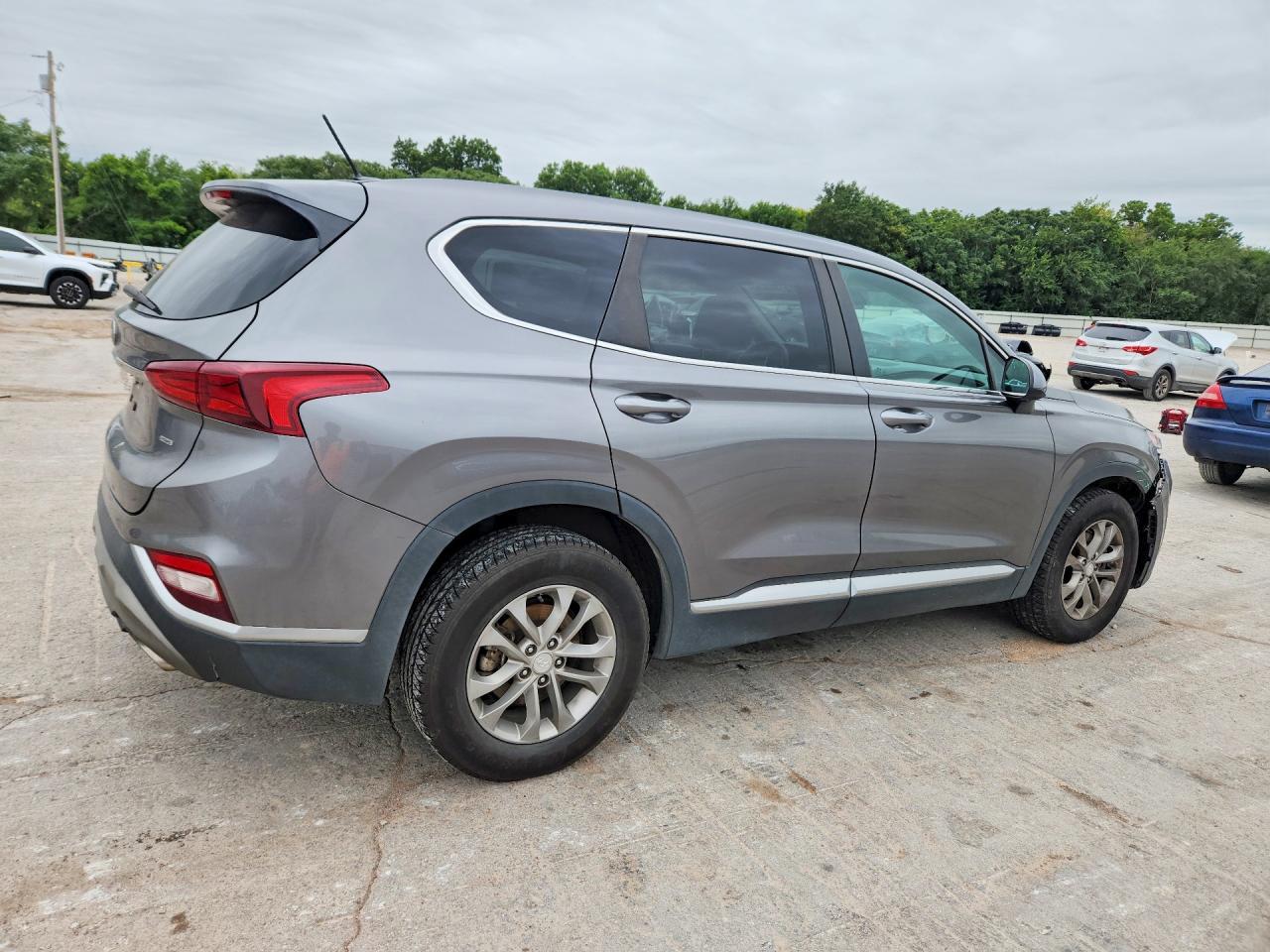 2020 Hyundai Santa Fe Se - Фото 3