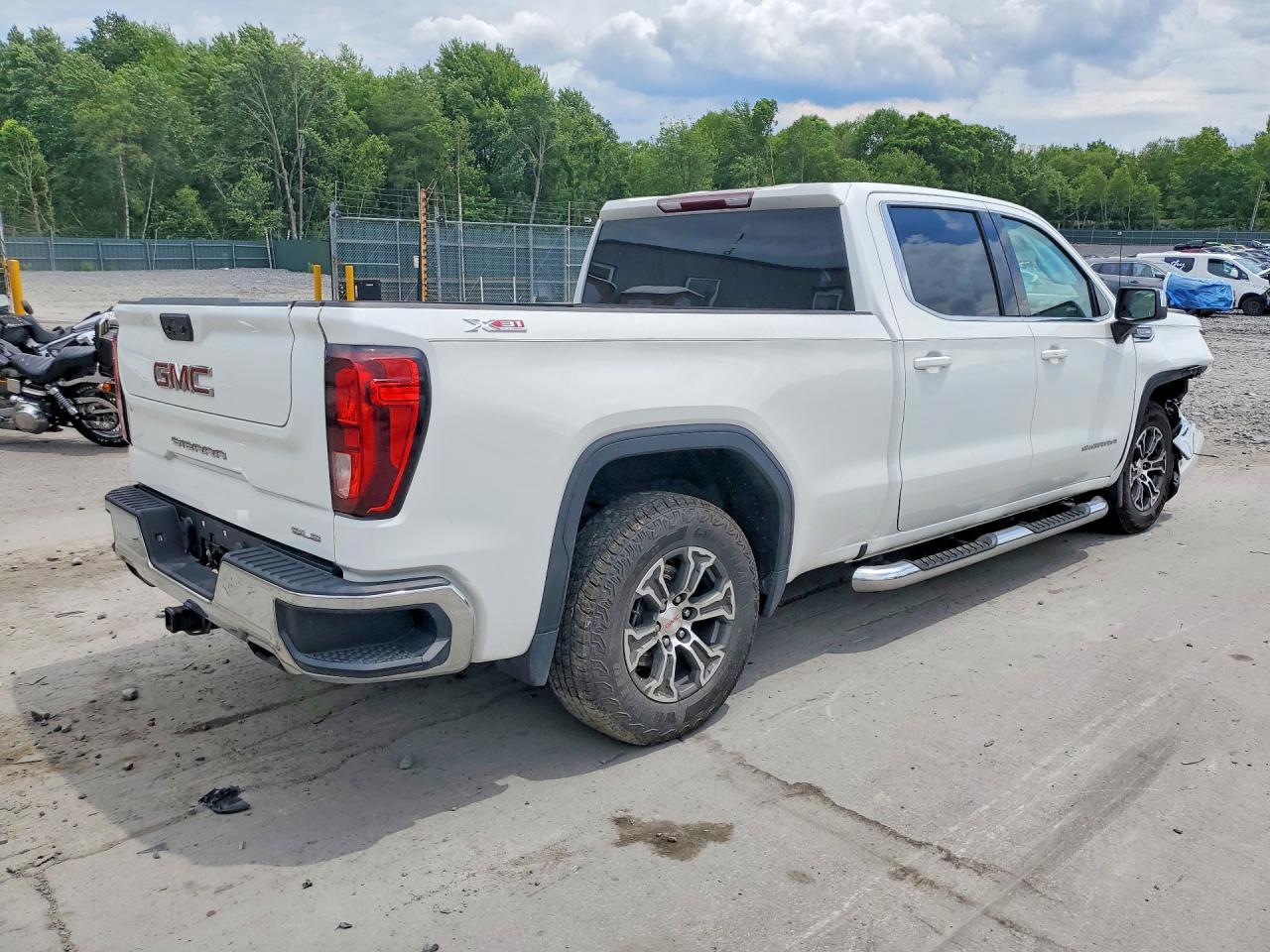 2023 GMC Sierra K1500 Sle - Image 3