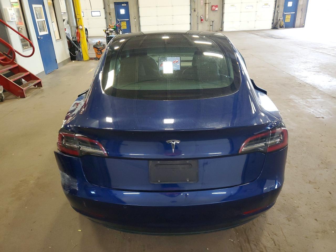 2022 Tesla Model 3 - Фото 6