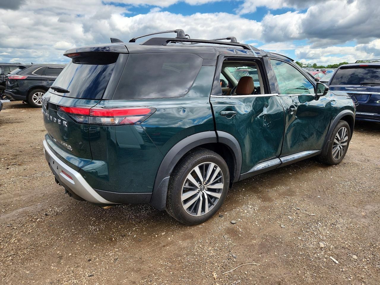 2022 Nissan Pathfinder Platinum - Фото 3