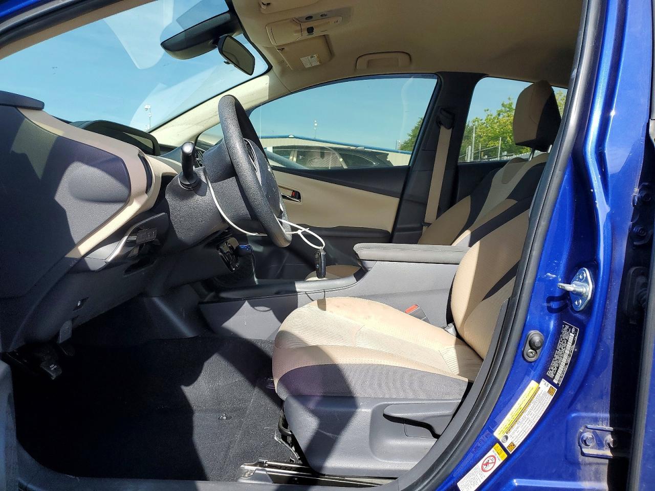 2018 Toyota Prius Two - Фото 7