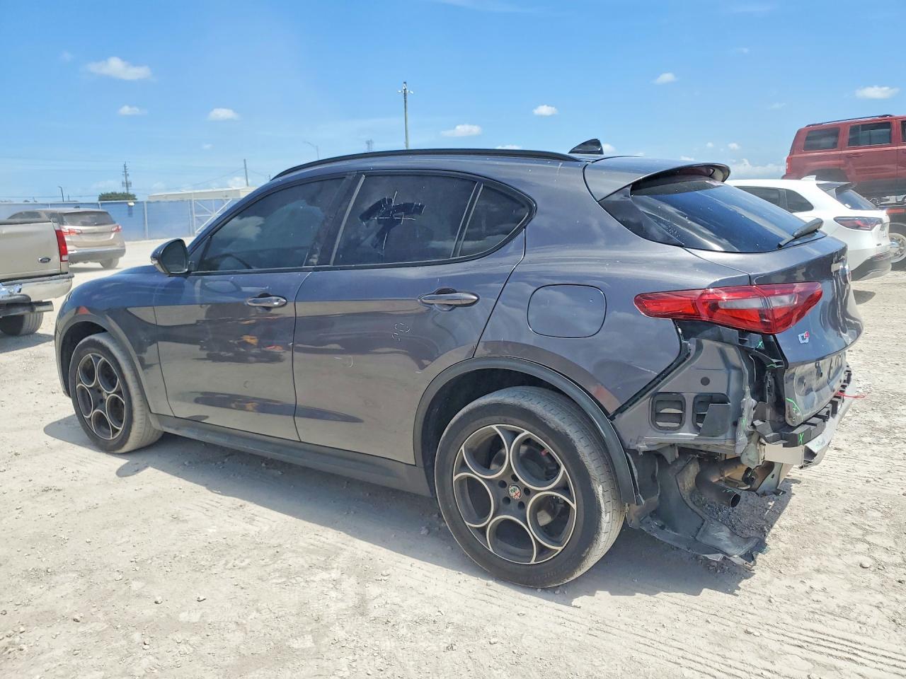 2018 Alfa Romeo Stelvio Sport - Фото 2