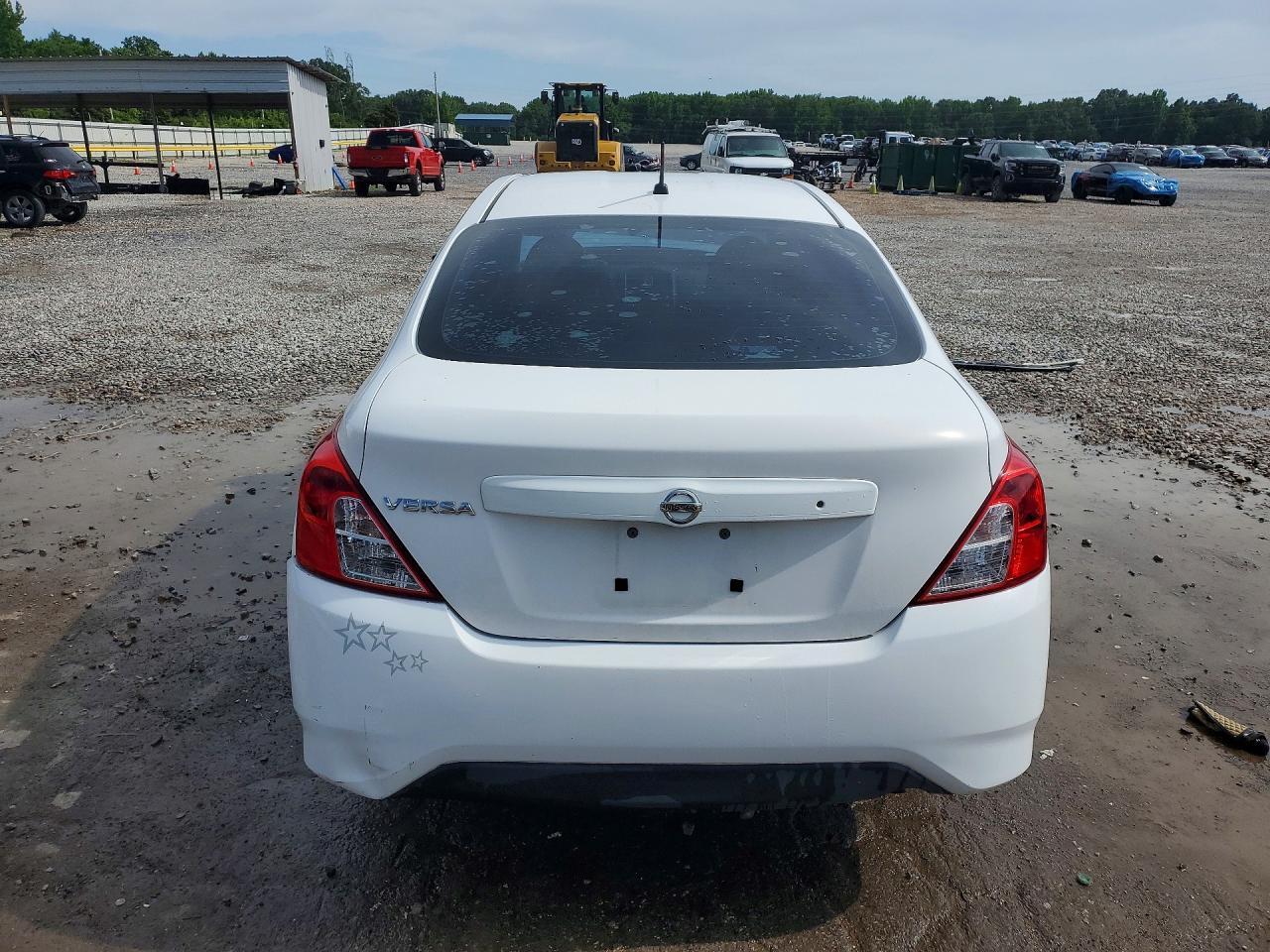 2017 Nissan Versa 1.6 S - Image 6