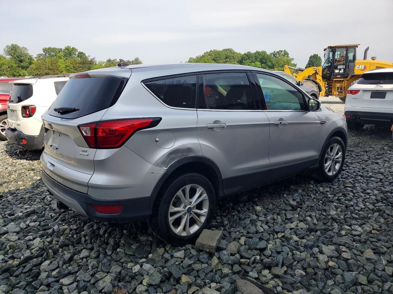 2019 Ford Escape Se - Фото 3