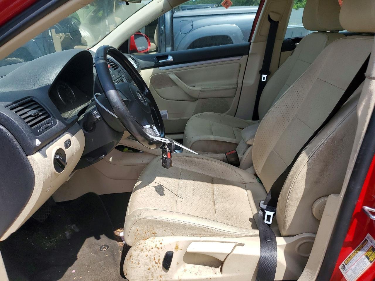 2010 Volkswagen Jetta Limited - Image 7