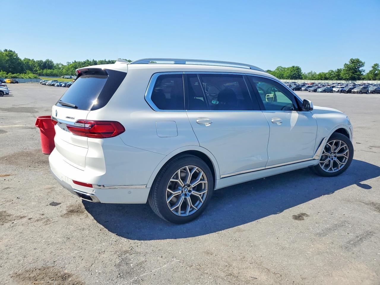 2019 BMW X7 xDrive50I - Фото 3