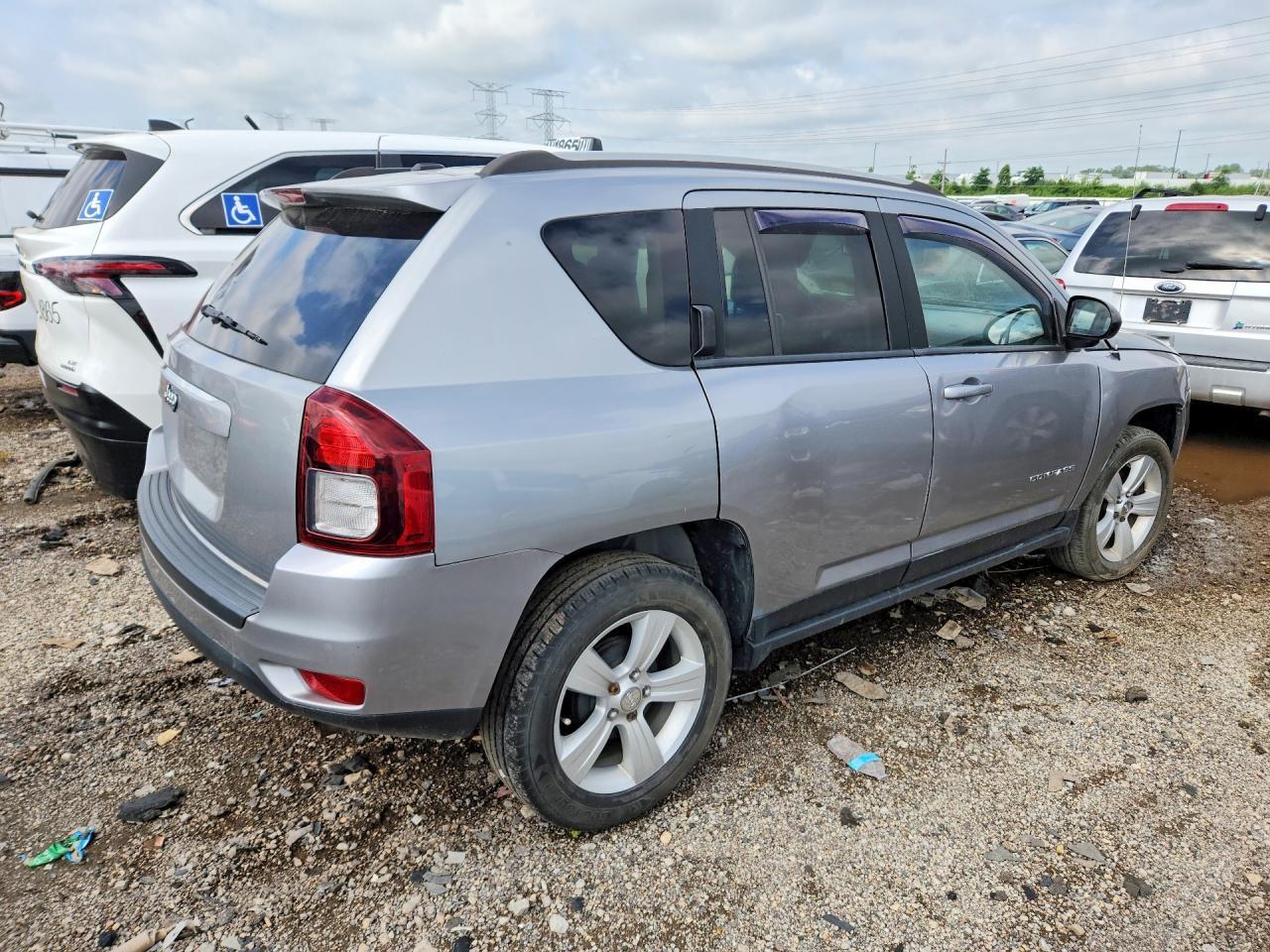 2016 Jeep Compass Sport - Фото 3