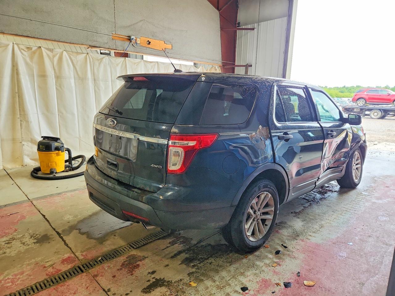 2015 Ford Explorer - Фото 3