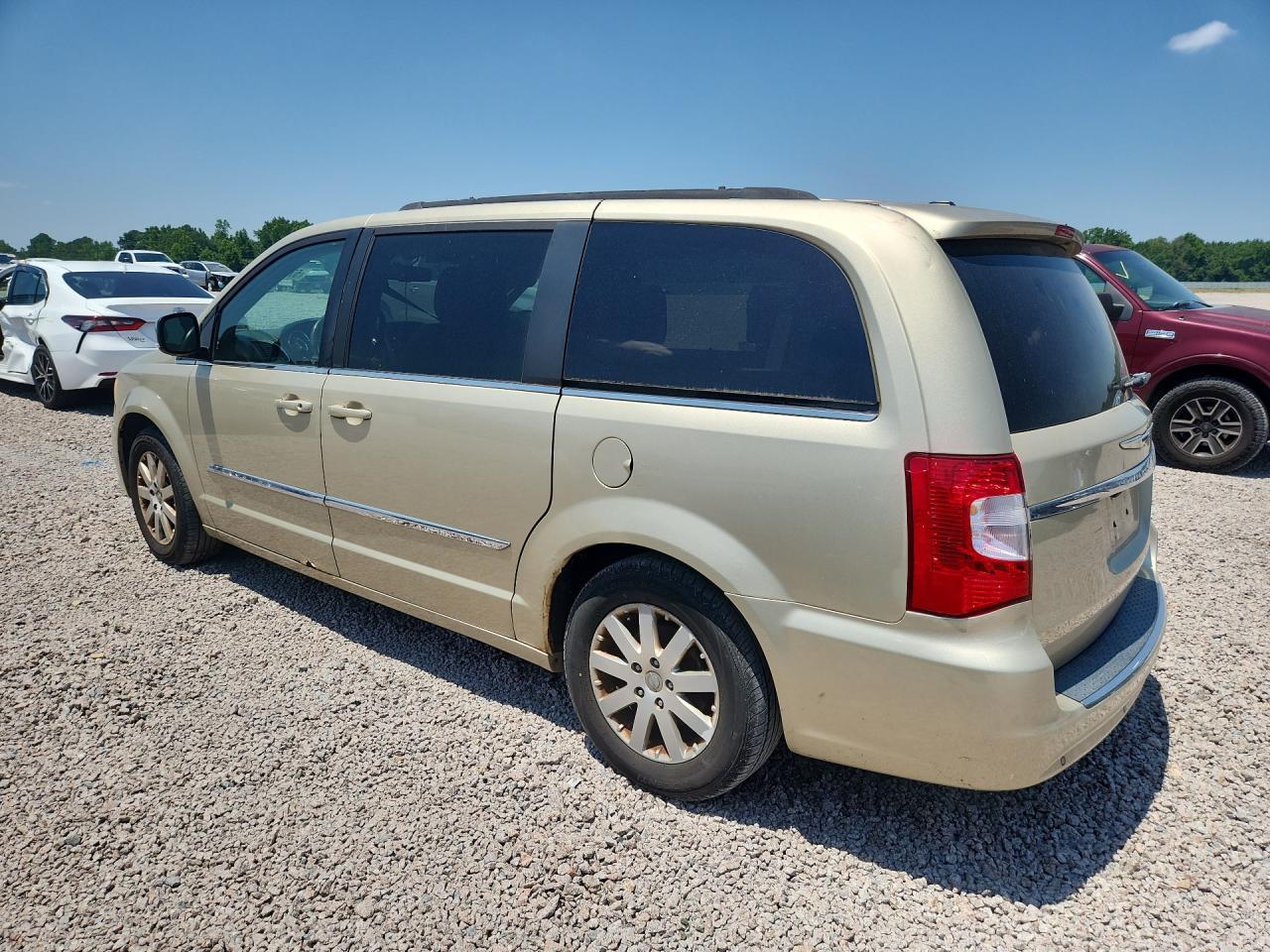 2011 Chrysler Town & Country Touring L - Image 2