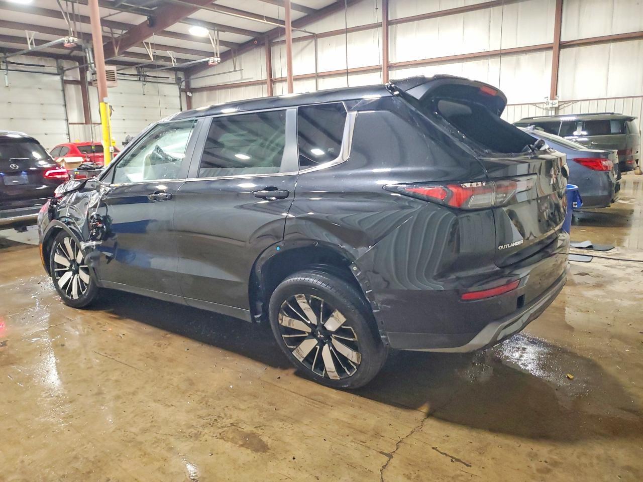 2025 Mitsubishi Outlander Se - Image 2