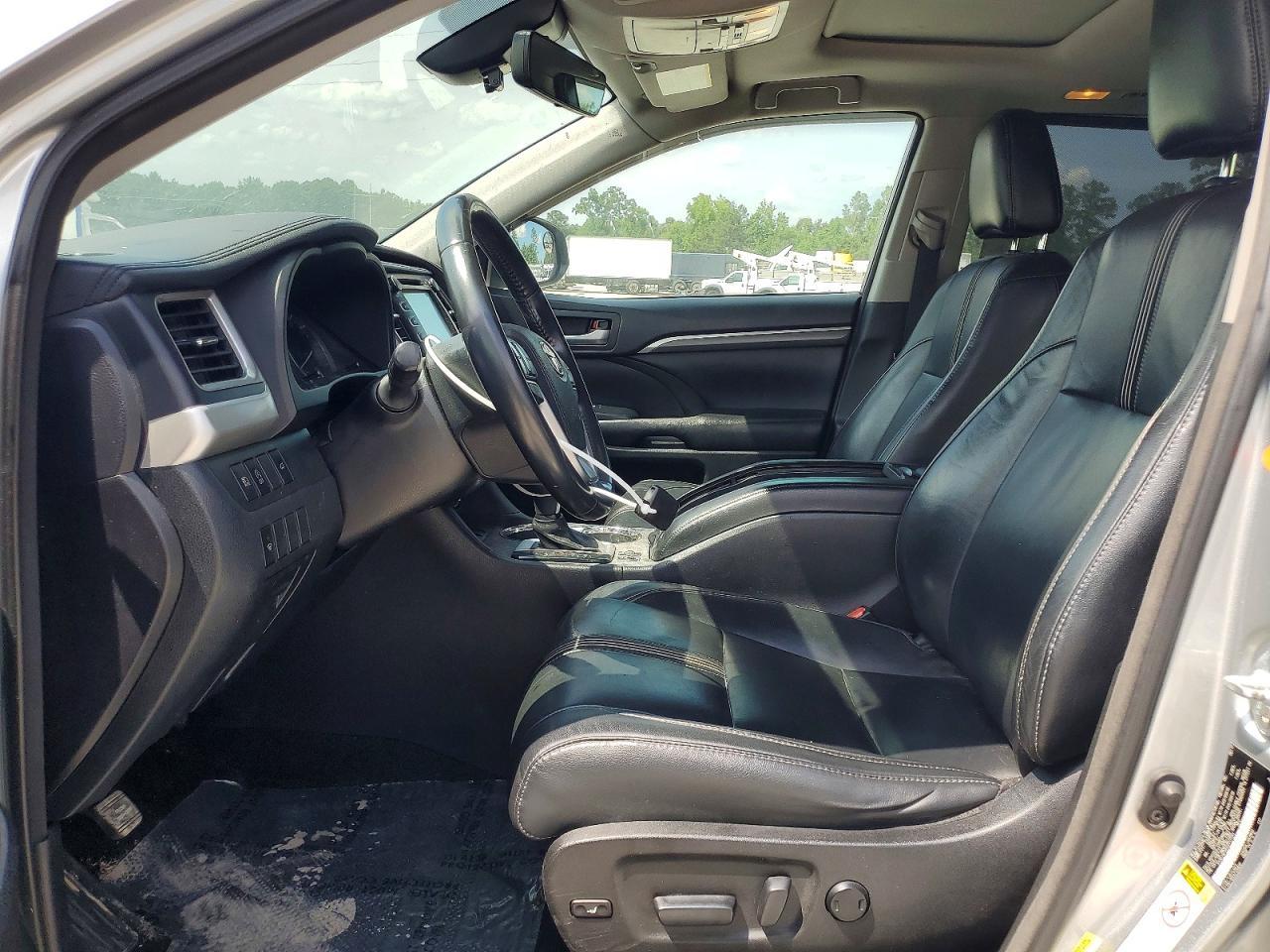 2017 Toyota Highlander Se - Фото 7