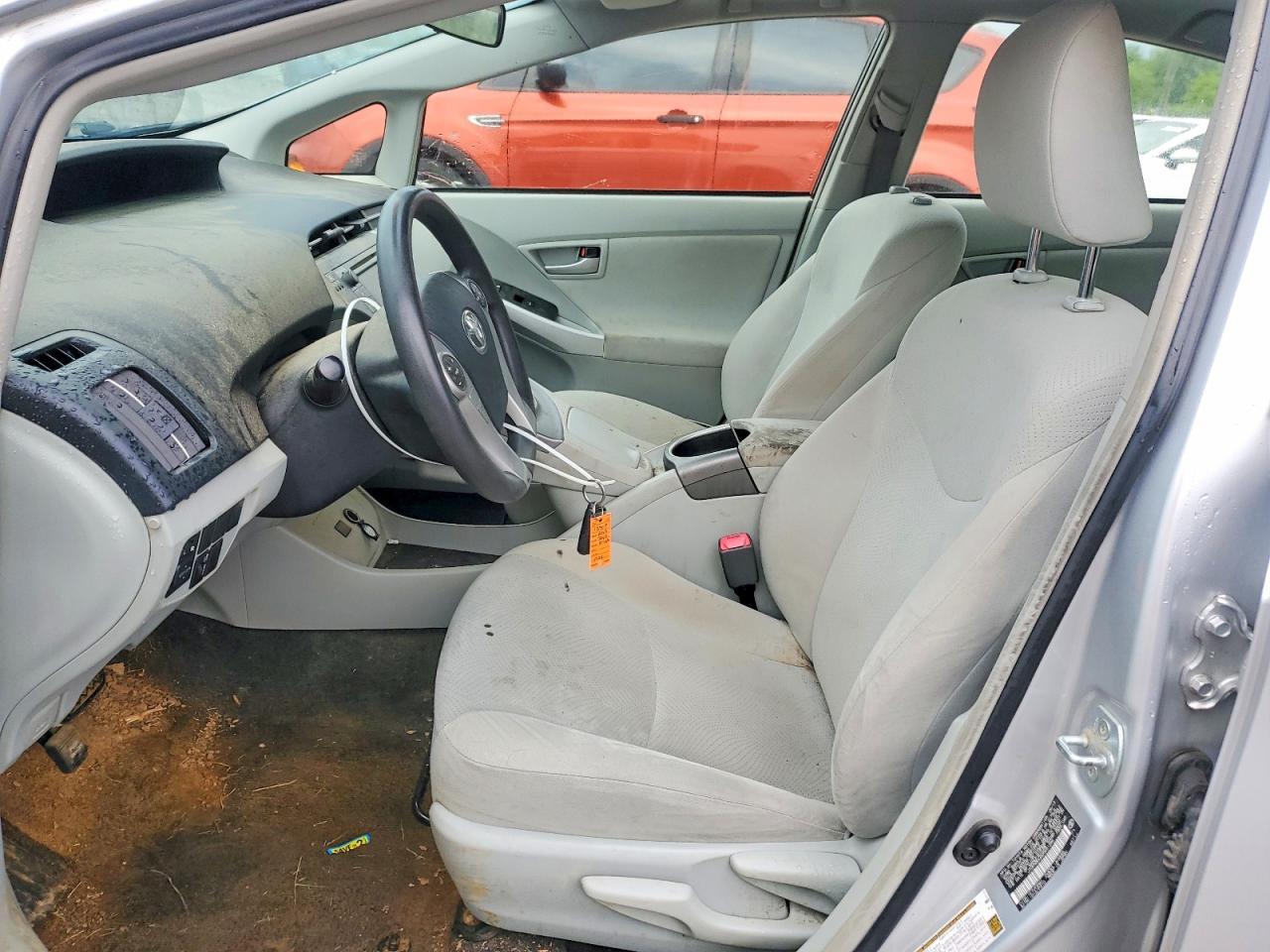 2013 Toyota Prius Two - Фото 7