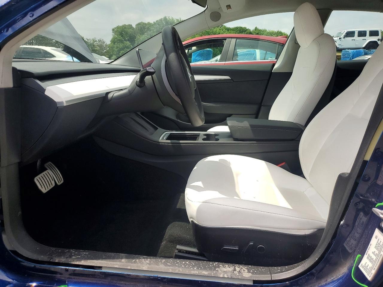 2023 Tesla Model 3 - Image 7