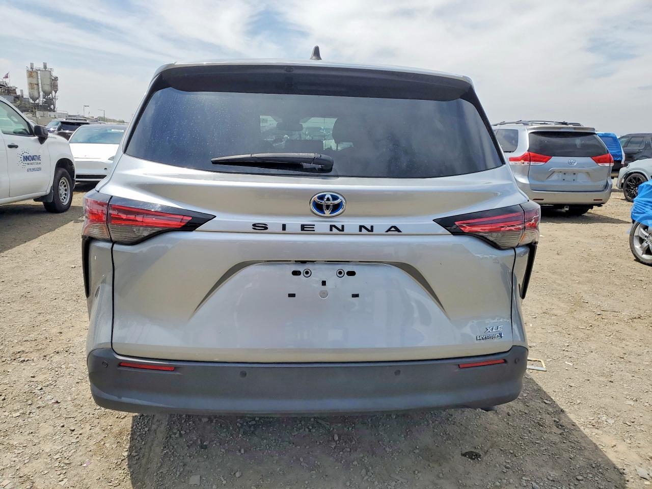 2022 Toyota Sienna Xle - Фото 6