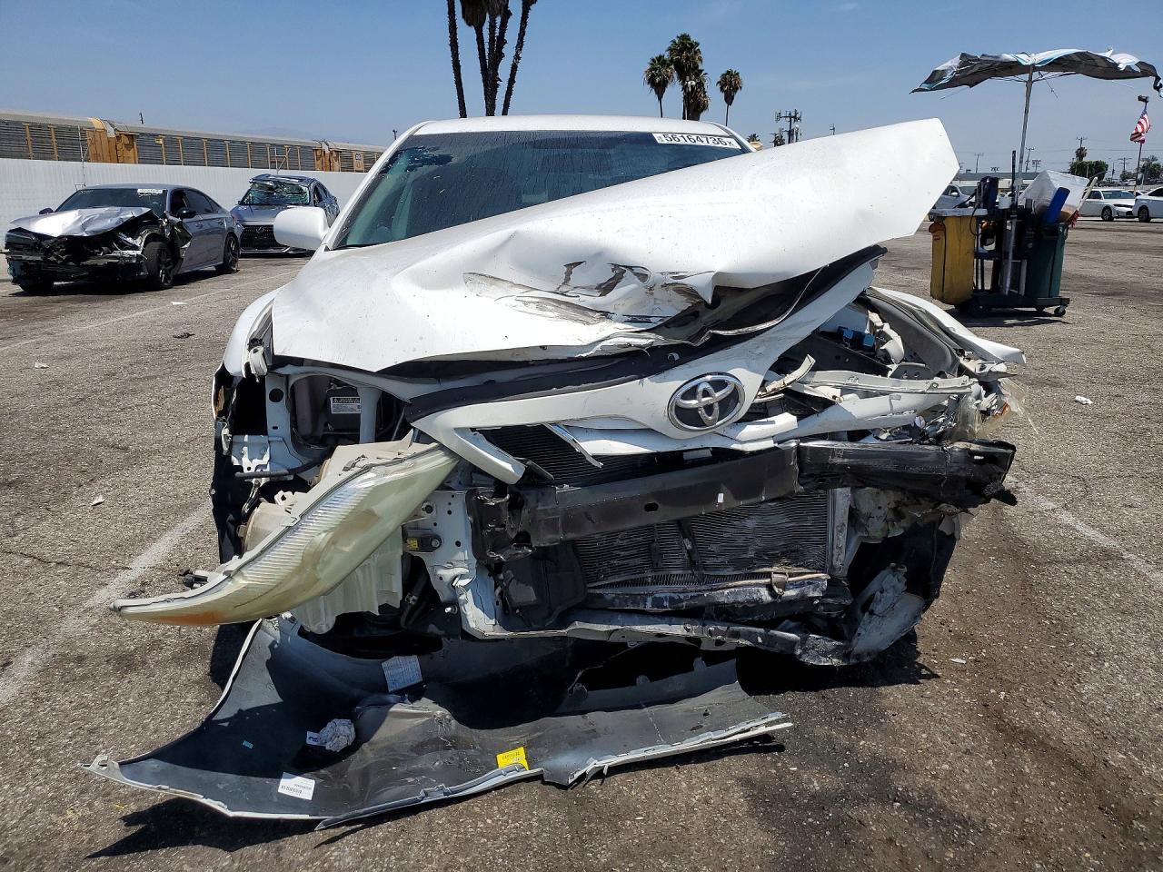 2011 Toyota Camry Le - Фото 5