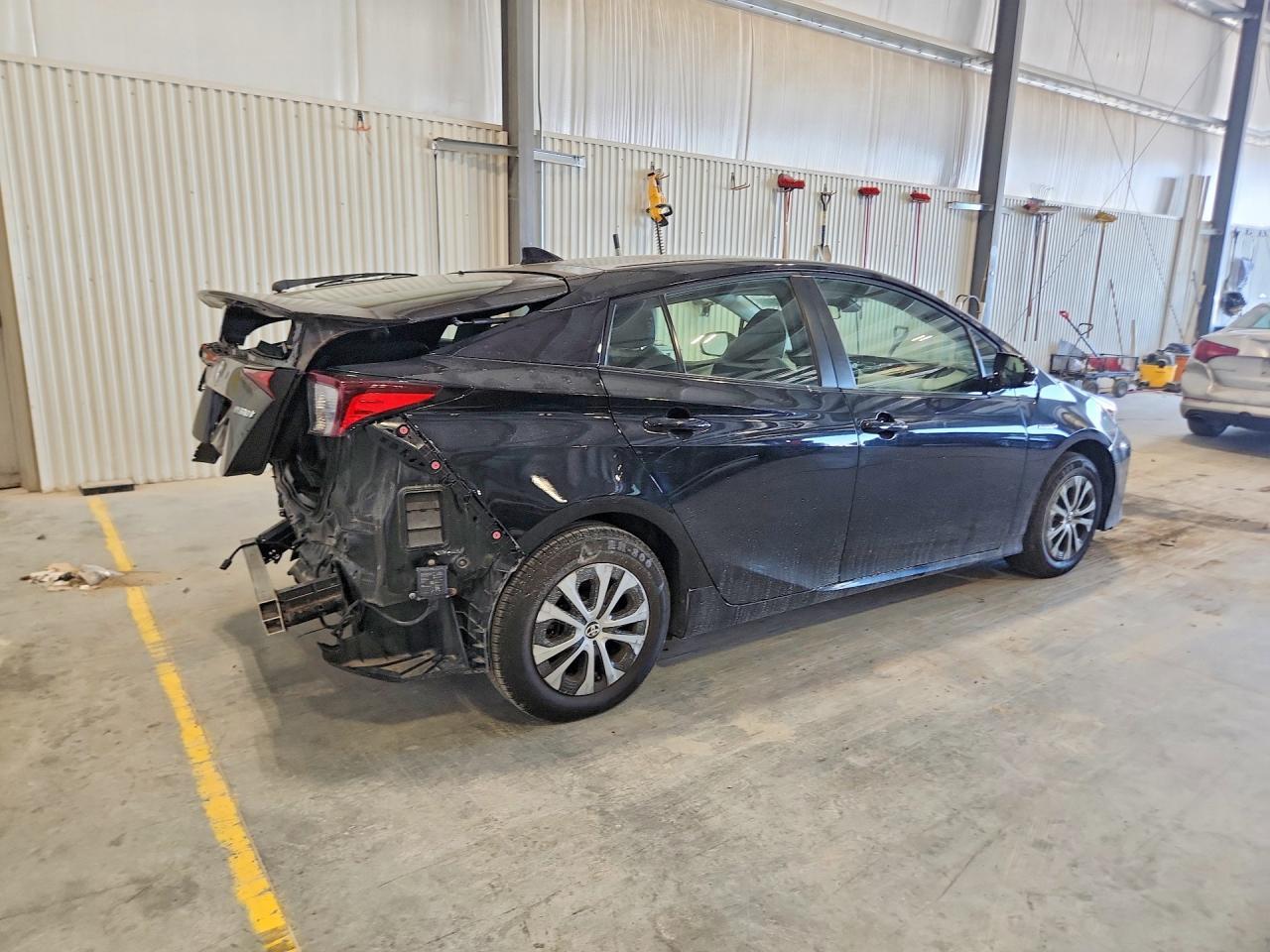 2019 Toyota Prius Le Awd-E - Фото 3