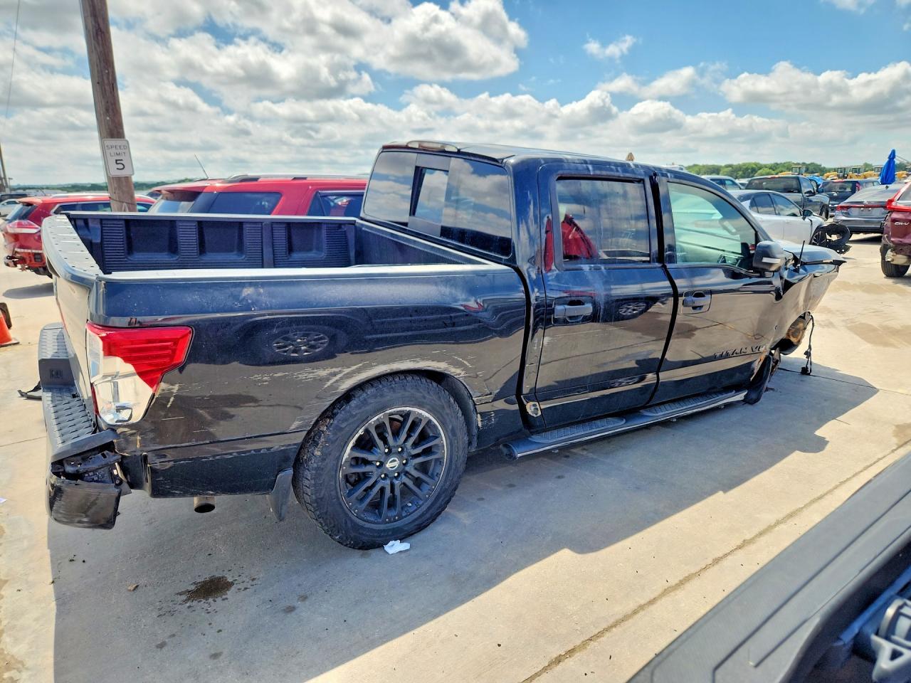 2018 Nissan Titan - Image 3