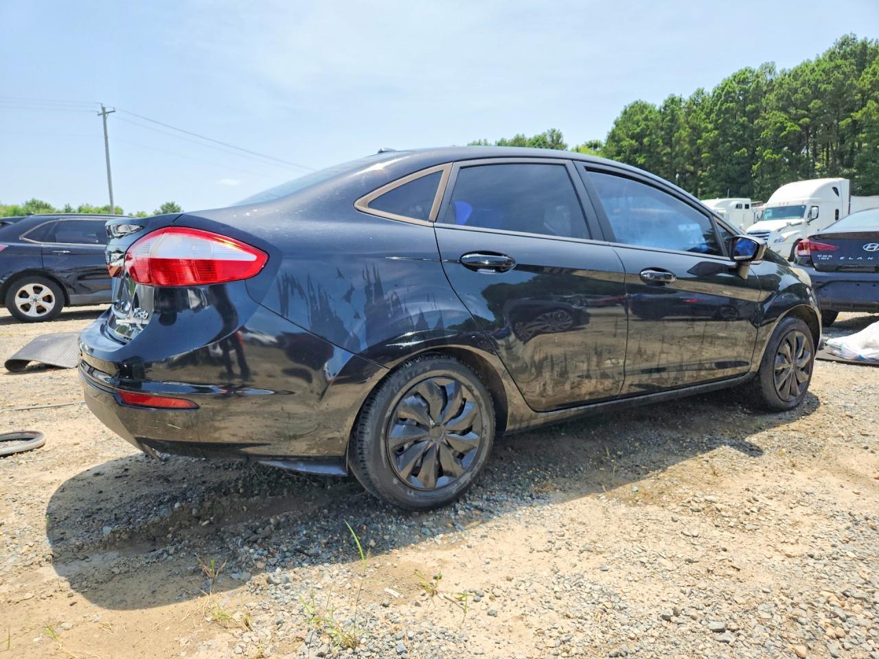 2015 Ford Fiesta S - Фото 3