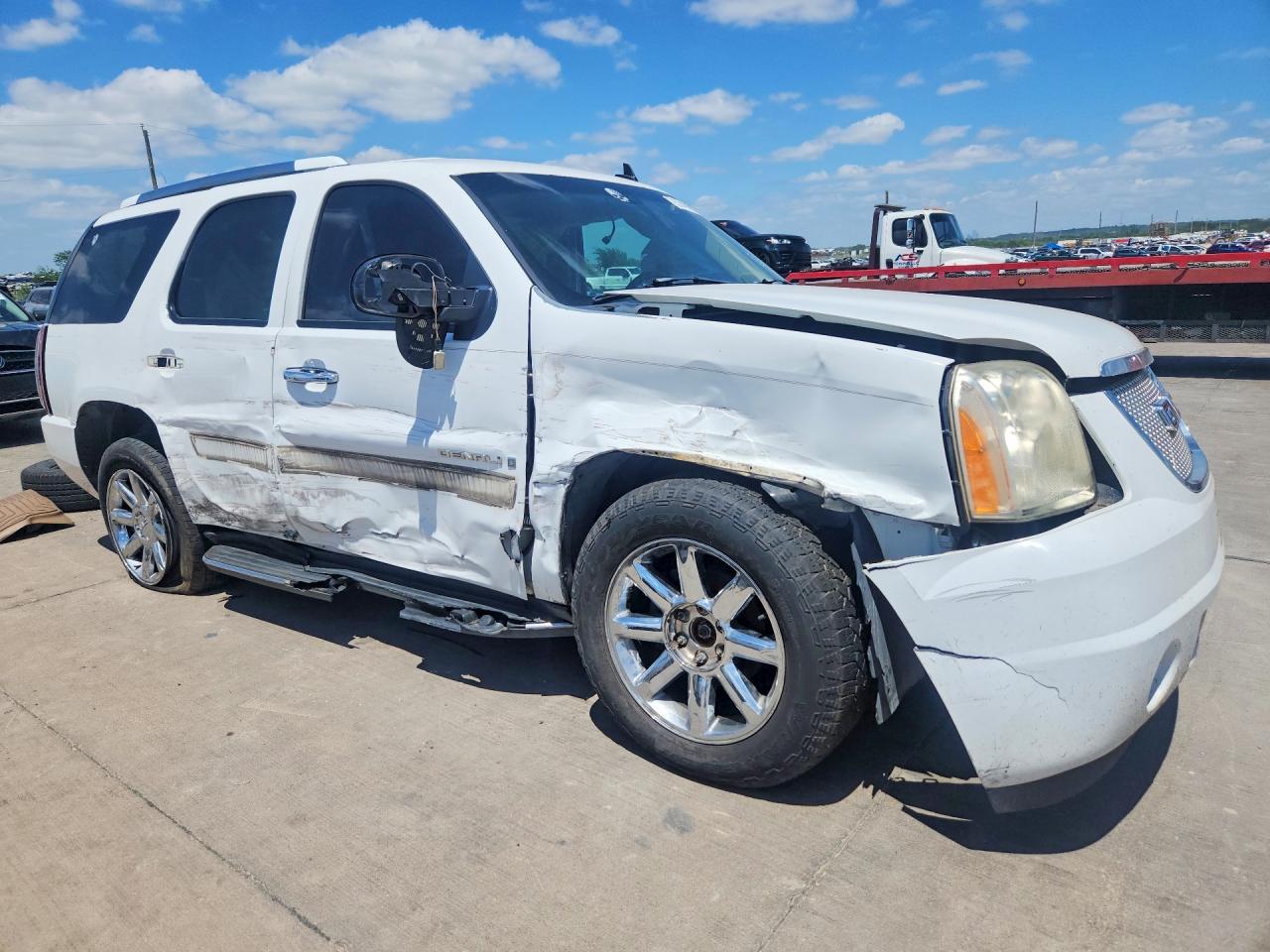 2007 GMC Yukon Denali - Image 4