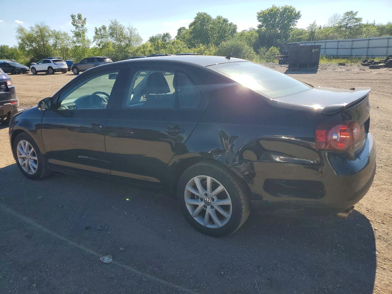 2010 Volkswagen Jetta Se - Image 2