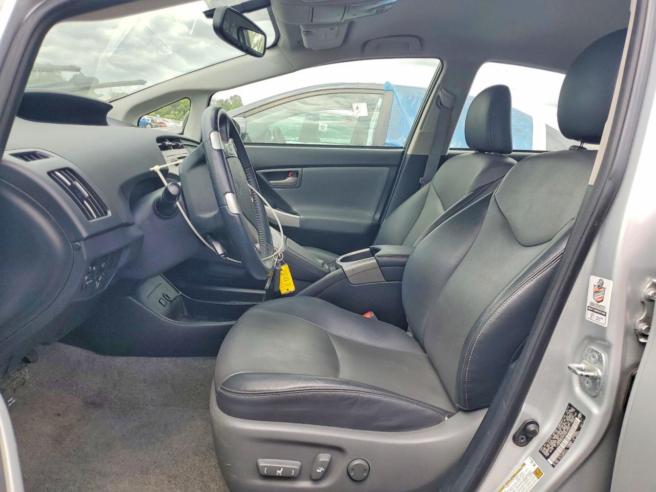 2015 Toyota Prius Five - Image 7