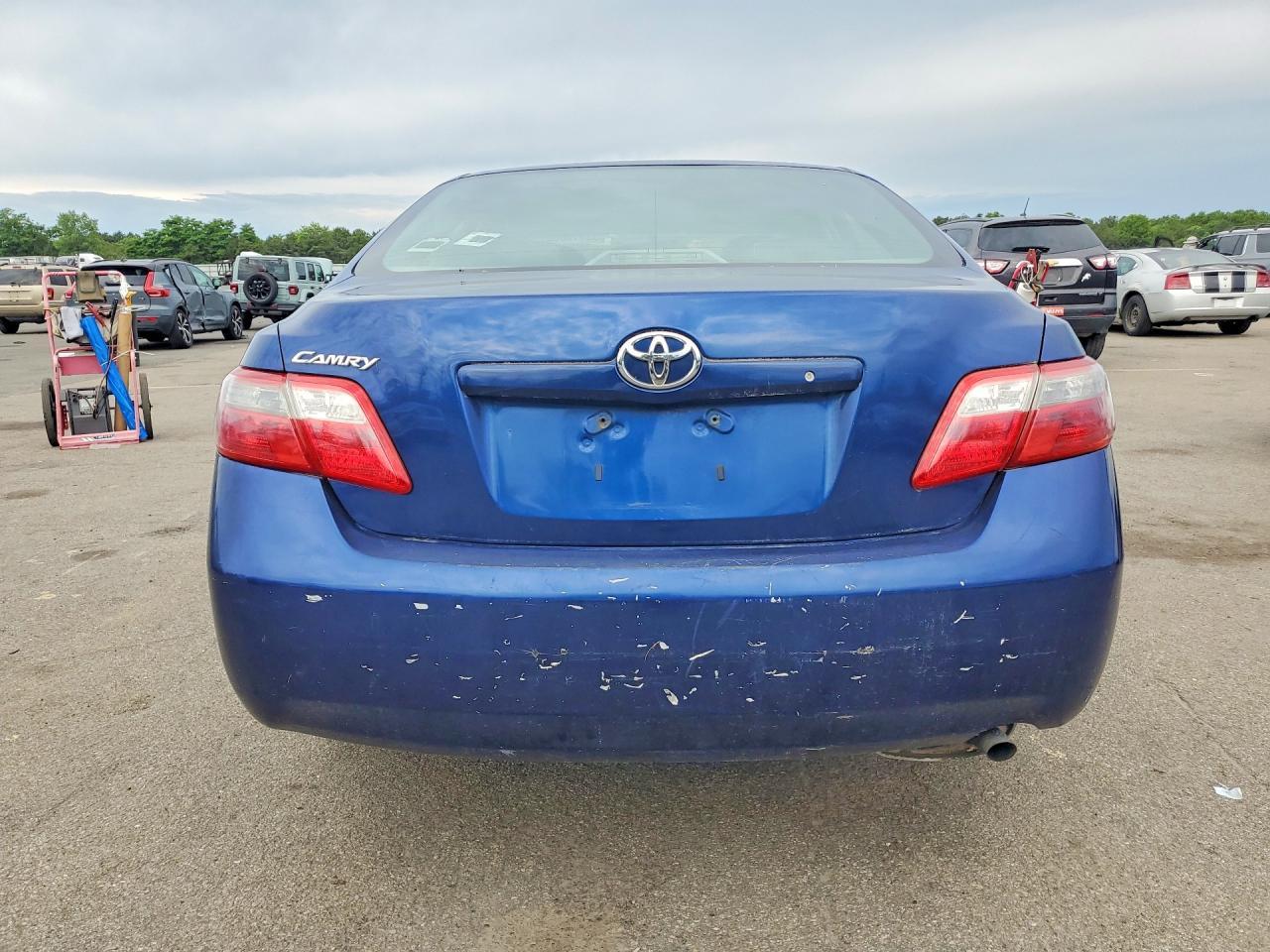 2016 Toyota Camry - Фото 6