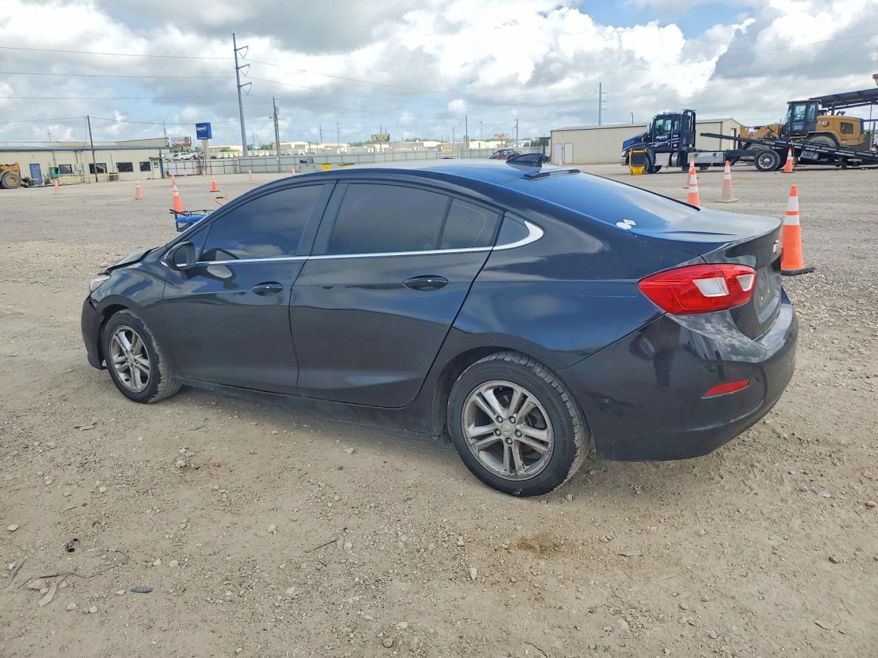 2017 Chevrolet Cruze - Image 2