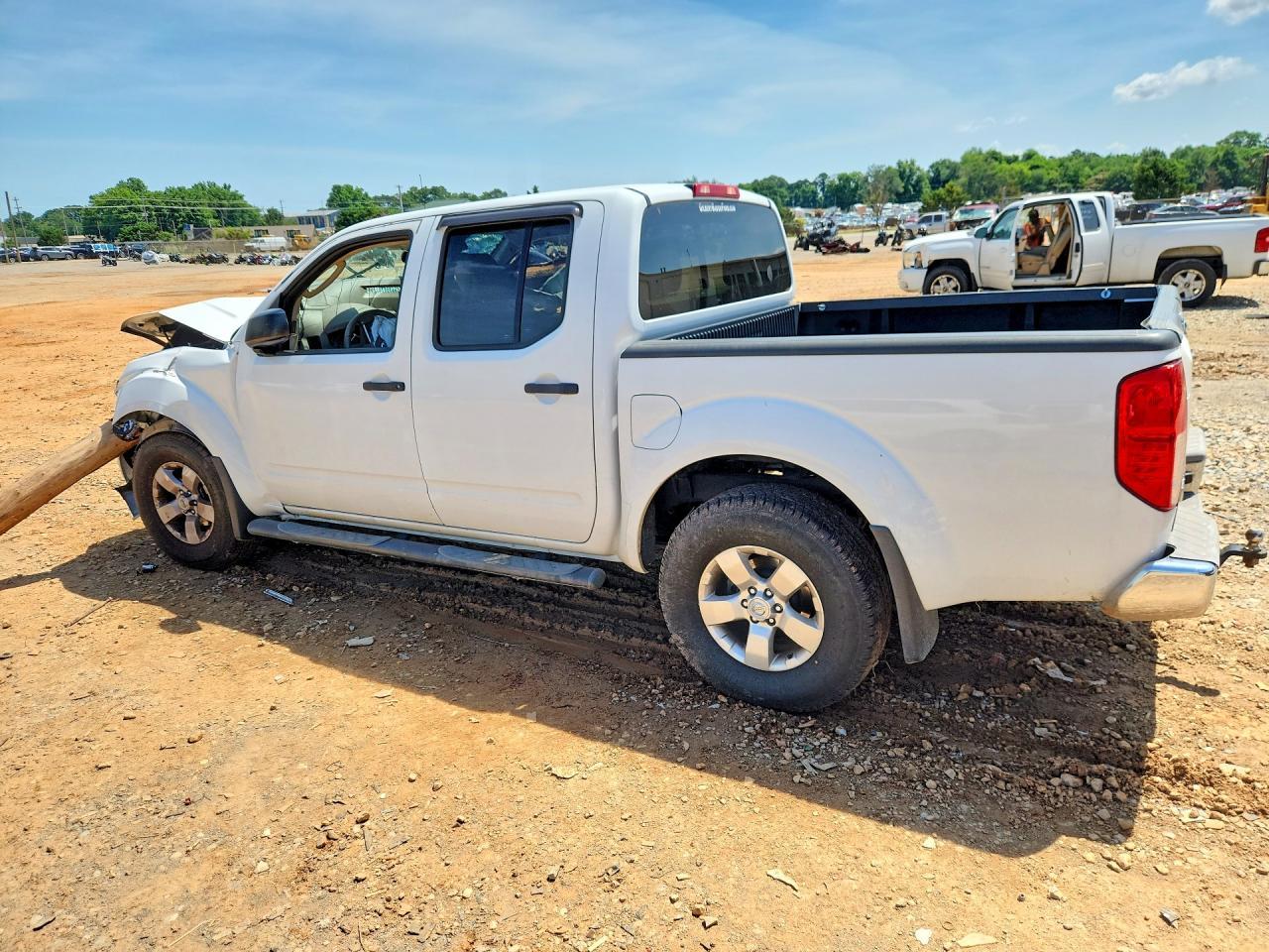 2011 Nissan Frontier S - Image 2