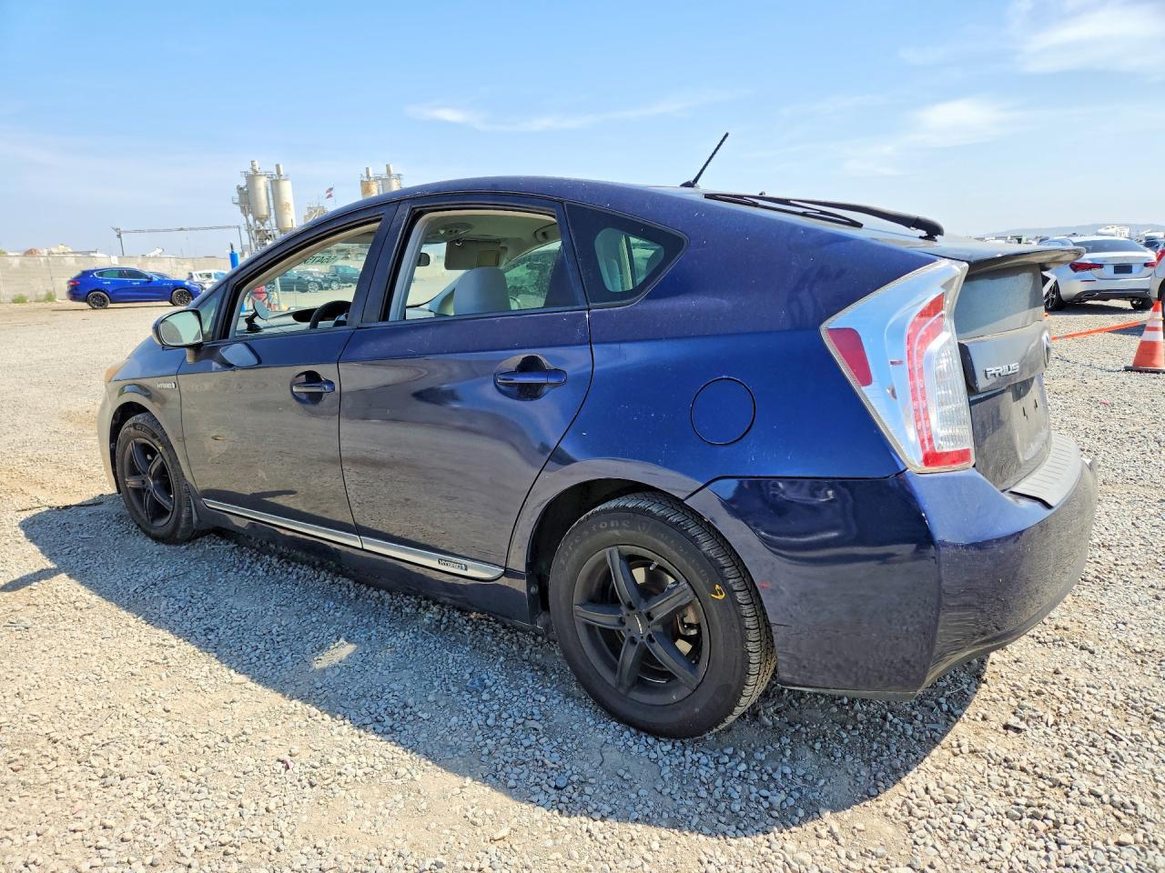 2012 Toyota Prius Two - Фото 2