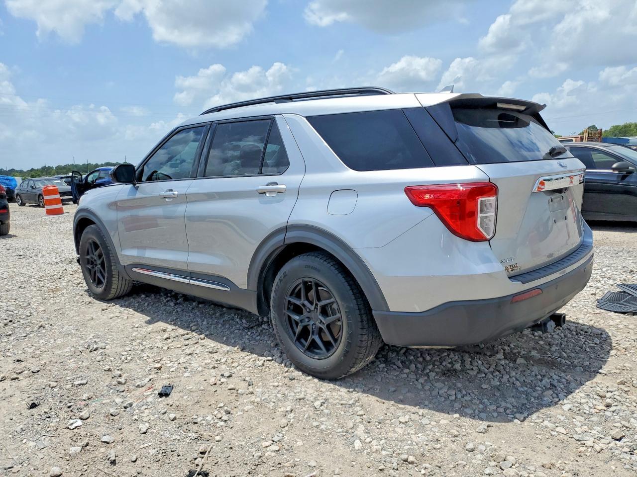 2020 Ford Explorer Xlt - Image 2