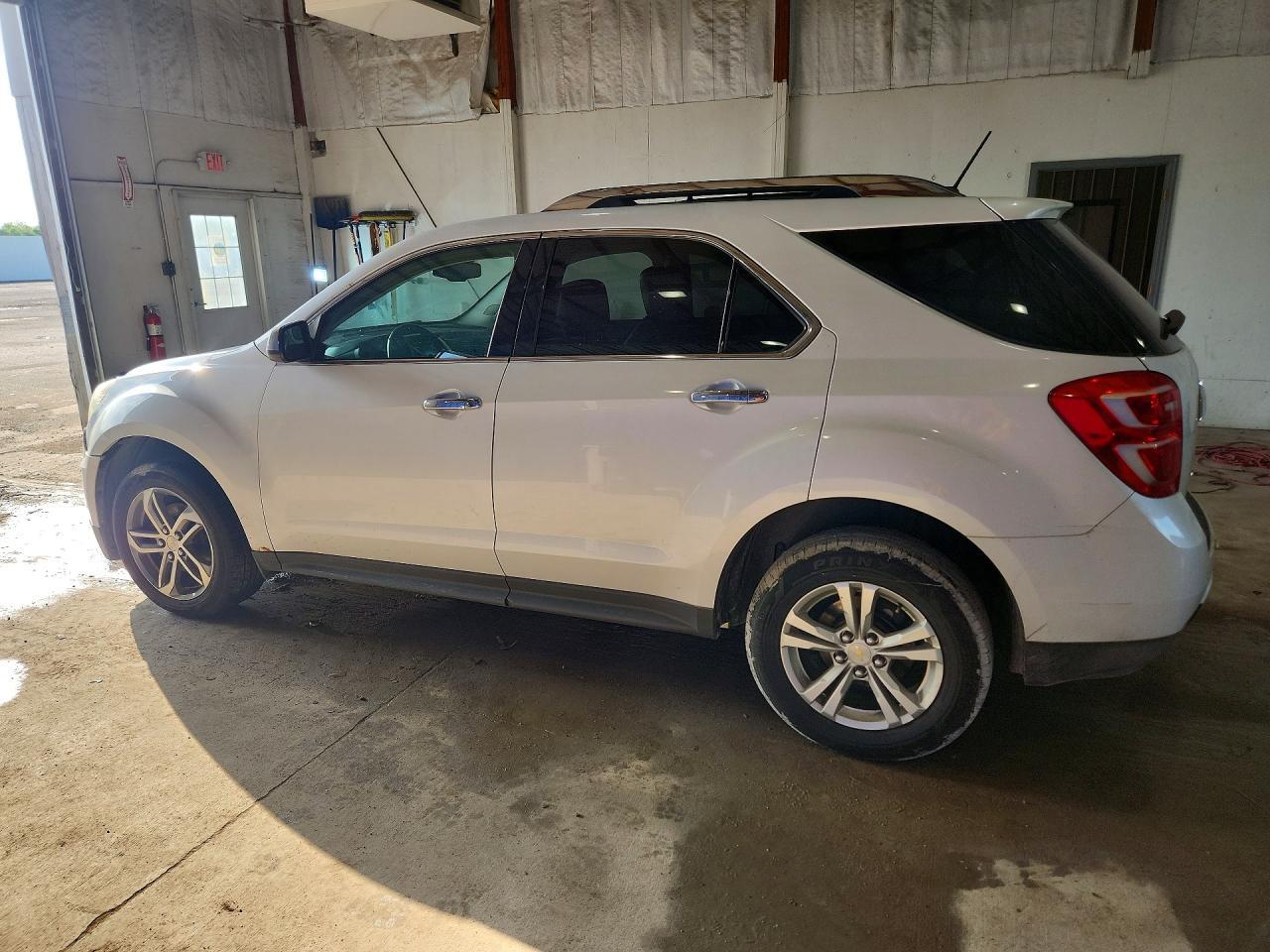 2016 Chevrolet Equinox Ltz - Image 2