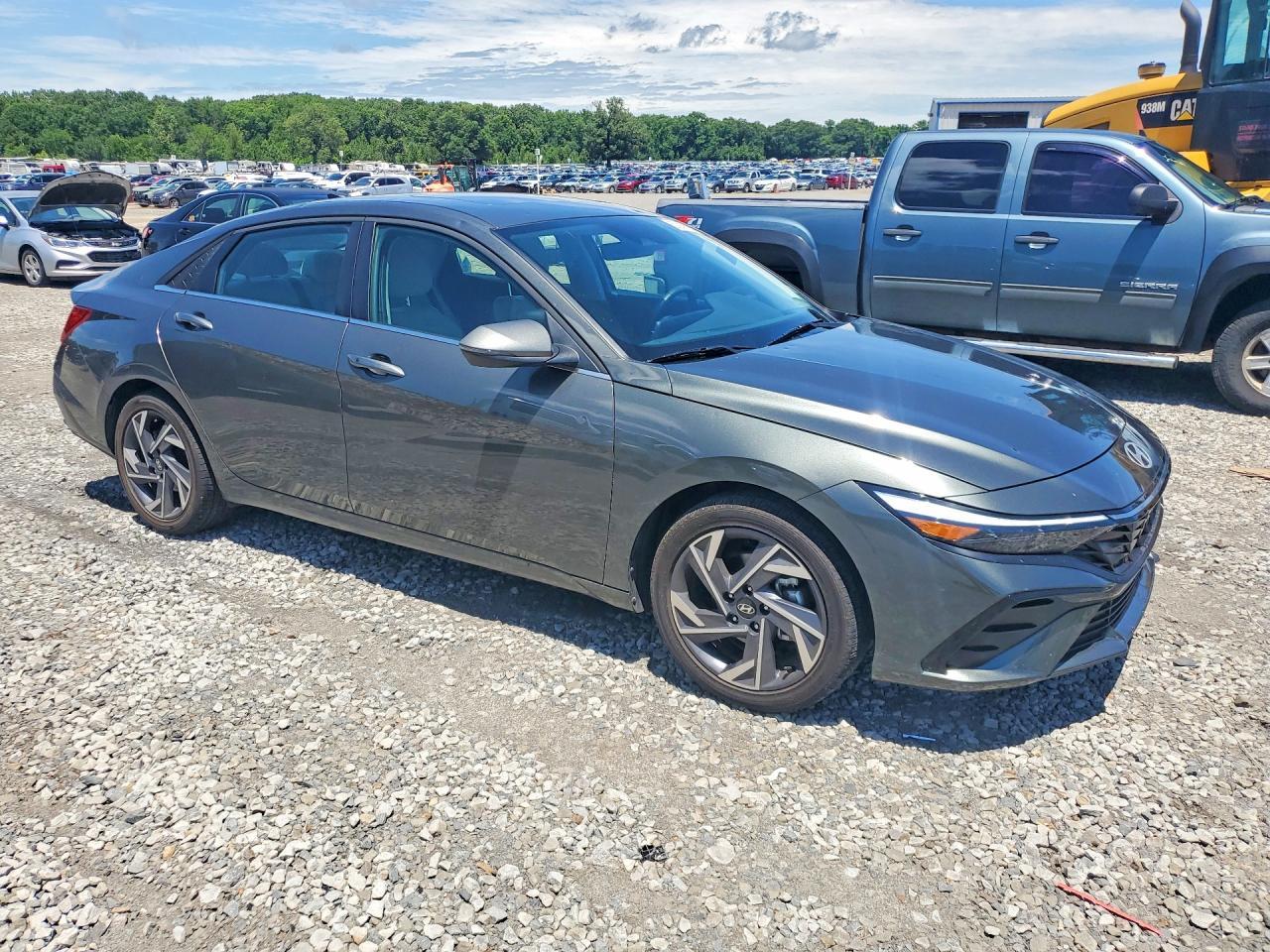 2026 Hyundai Elantra Limited - Image 4