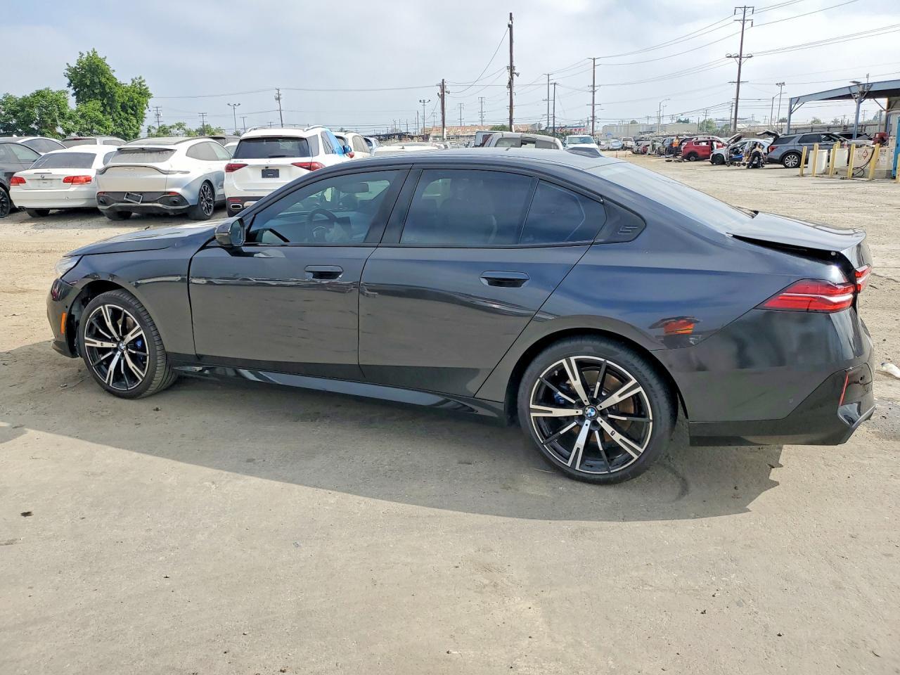 2025 BMW 530 I - Фото 2