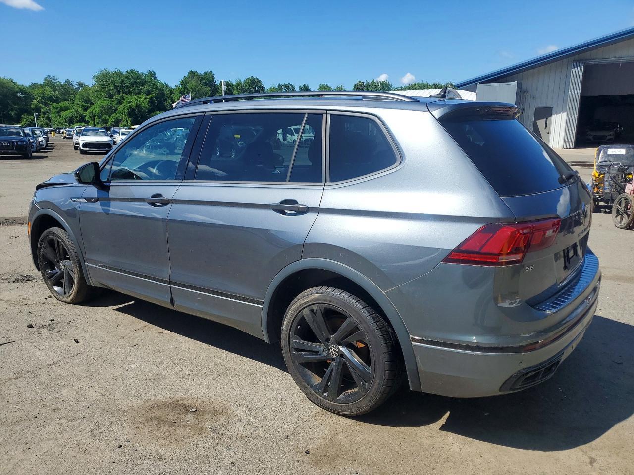 2023 Volkswagen Tiguan Se R-Line Black - Image 2