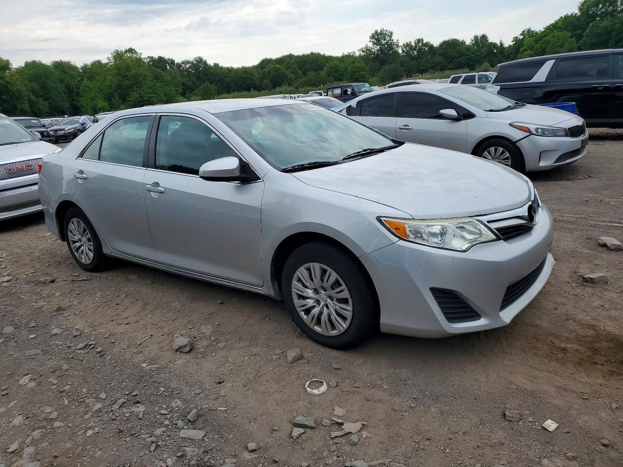 2014 Toyota Camry Le - Фото 4