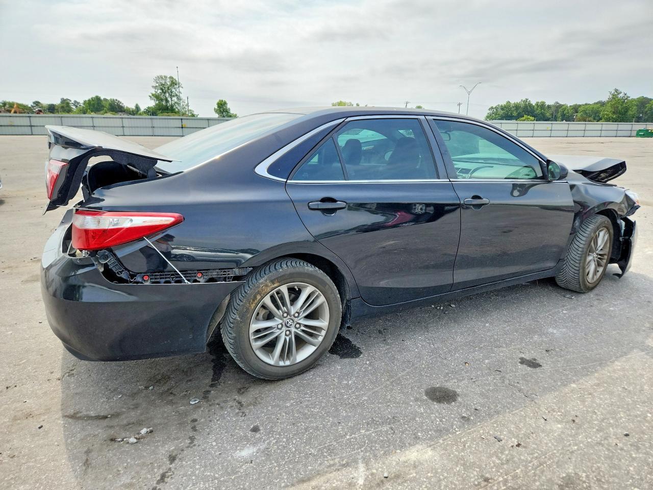 2016 Toyota Camry Se - Фото 3